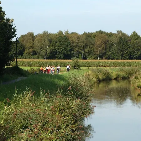 Alter Bullenstall 아파트 *